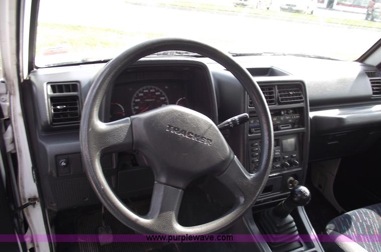 image for item A4110 1994 Geo Tracker convertible SUV