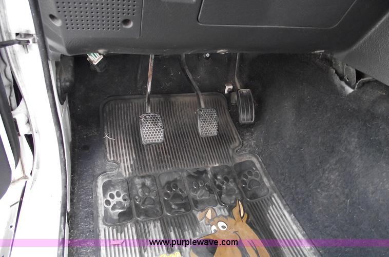 image for item A4110 1994 Geo Tracker convertible SUV