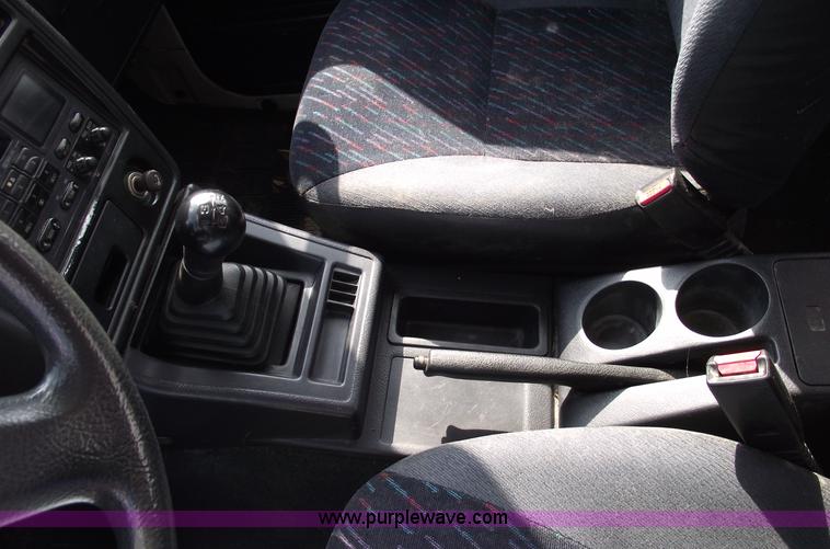 image for item A4110 1994 Geo Tracker convertible SUV