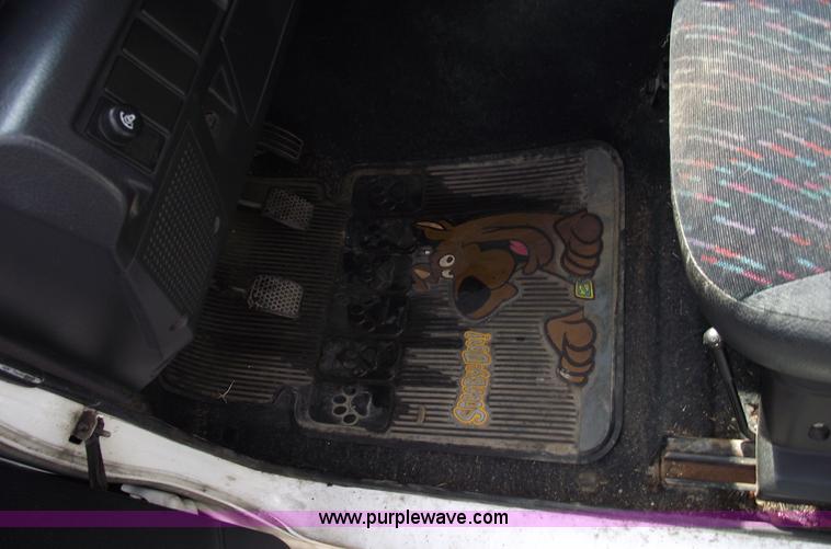 image for item A4110 1994 Geo Tracker convertible SUV