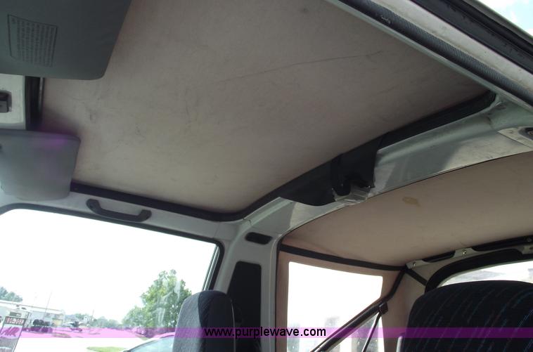 image for item A4110 1994 Geo Tracker convertible SUV