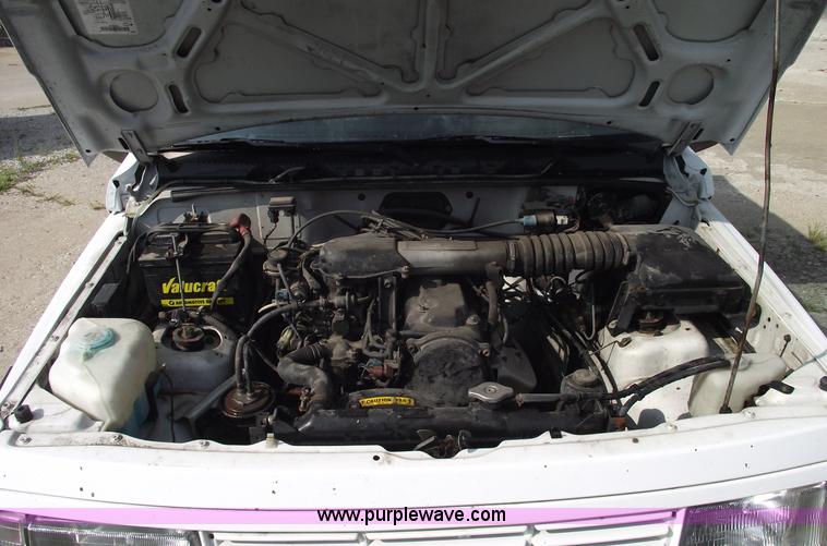 image for item A4110 1994 Geo Tracker convertible SUV