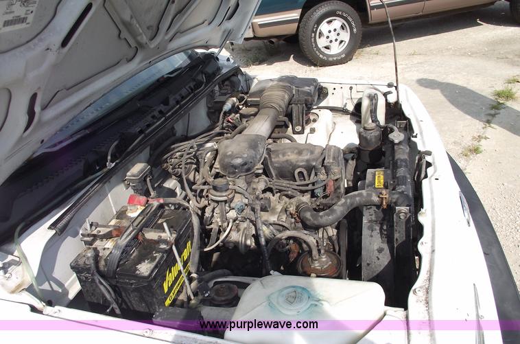 image for item A4110 1994 Geo Tracker convertible SUV