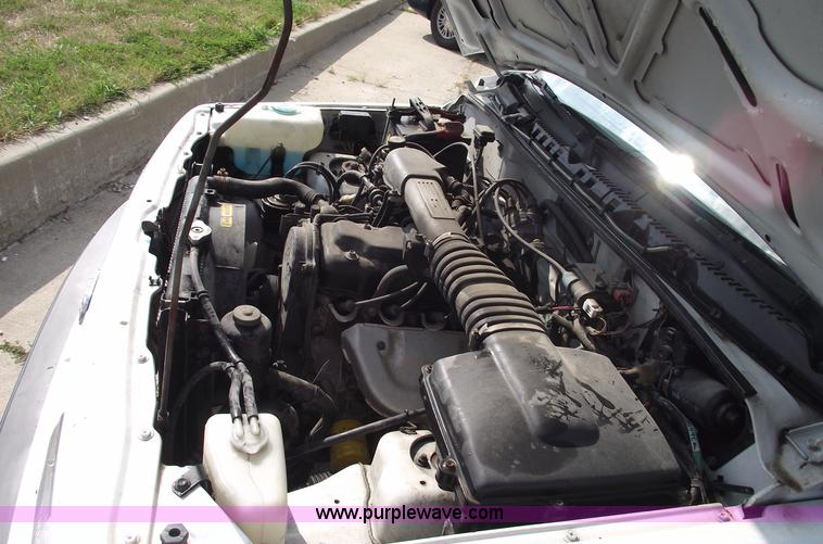 image for item A4110 1994 Geo Tracker convertible SUV