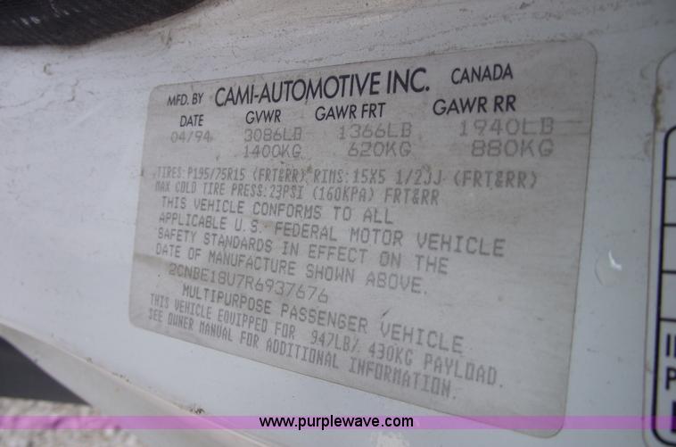 image for item A4110 1994 Geo Tracker convertible SUV