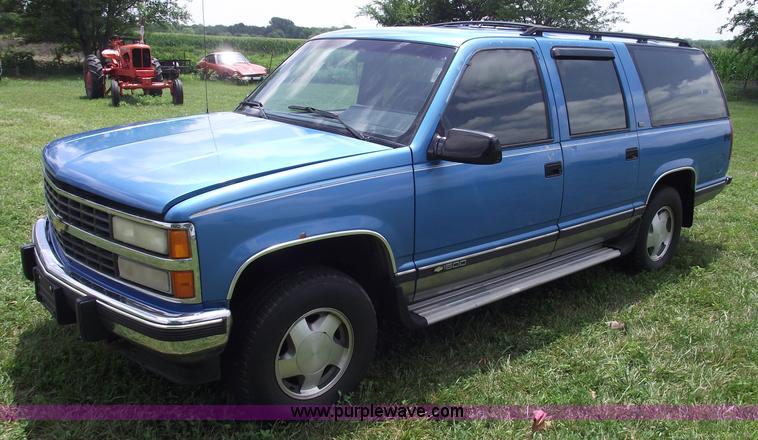 image for item A4232 1992 Chevrolet Suburban 1500 Silverado SUV