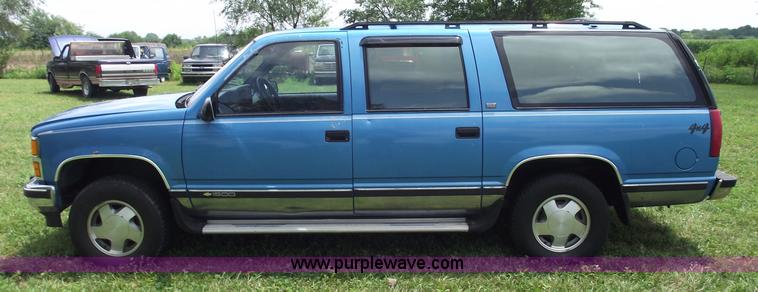 image for item A4232 1992 Chevrolet Suburban 1500 Silverado SUV