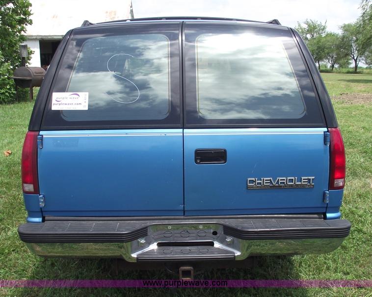 image for item A4232 1992 Chevrolet Suburban 1500 Silverado SUV