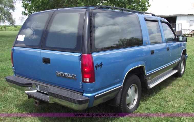 image for item A4232 1992 Chevrolet Suburban 1500 Silverado SUV