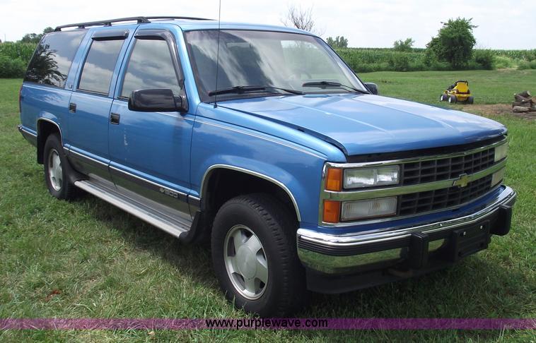 image for item A4232 1992 Chevrolet Suburban 1500 Silverado SUV