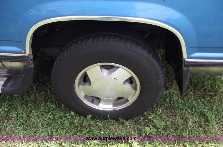 image for item A4232 1992 Chevrolet Suburban 1500 Silverado SUV