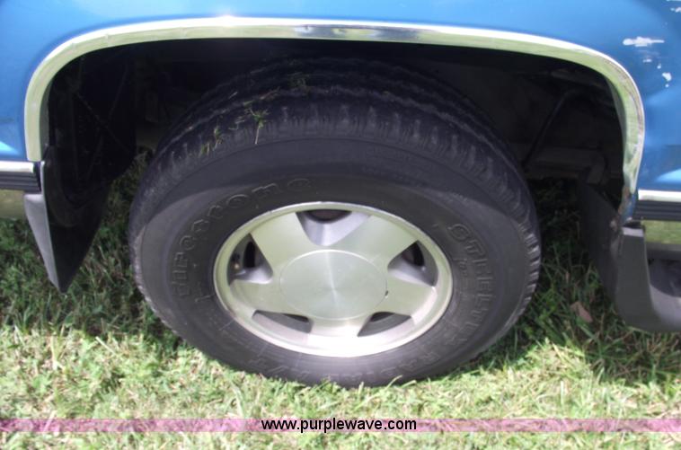 image for item A4232 1992 Chevrolet Suburban 1500 Silverado SUV