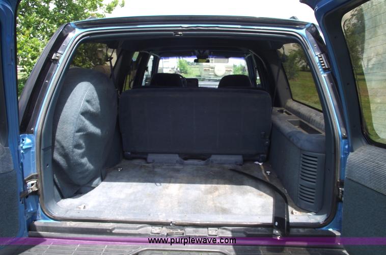 image for item A4232 1992 Chevrolet Suburban 1500 Silverado SUV