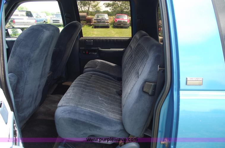 image for item A4232 1992 Chevrolet Suburban 1500 Silverado SUV