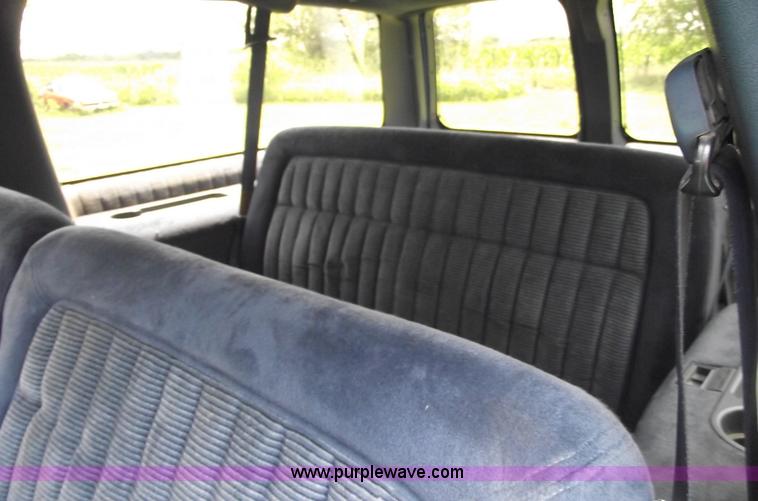 image for item A4232 1992 Chevrolet Suburban 1500 Silverado SUV