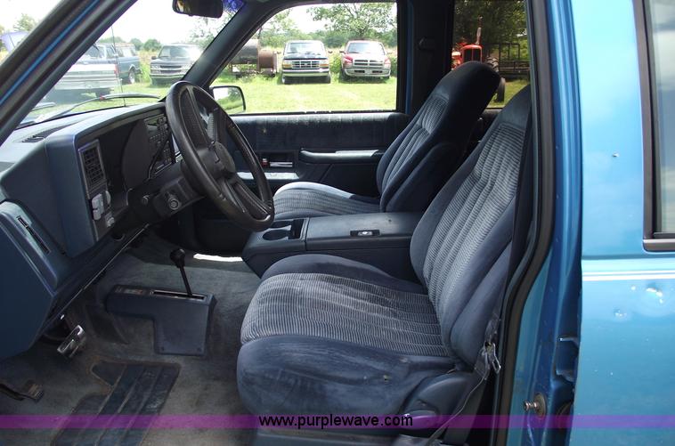 image for item A4232 1992 Chevrolet Suburban 1500 Silverado SUV