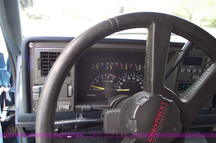 image for item A4232 1992 Chevrolet Suburban 1500 Silverado SUV