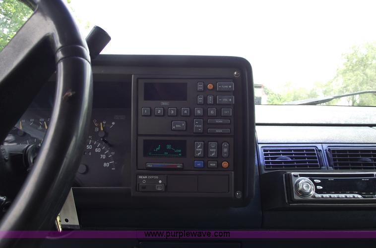 image for item A4232 1992 Chevrolet Suburban 1500 Silverado SUV