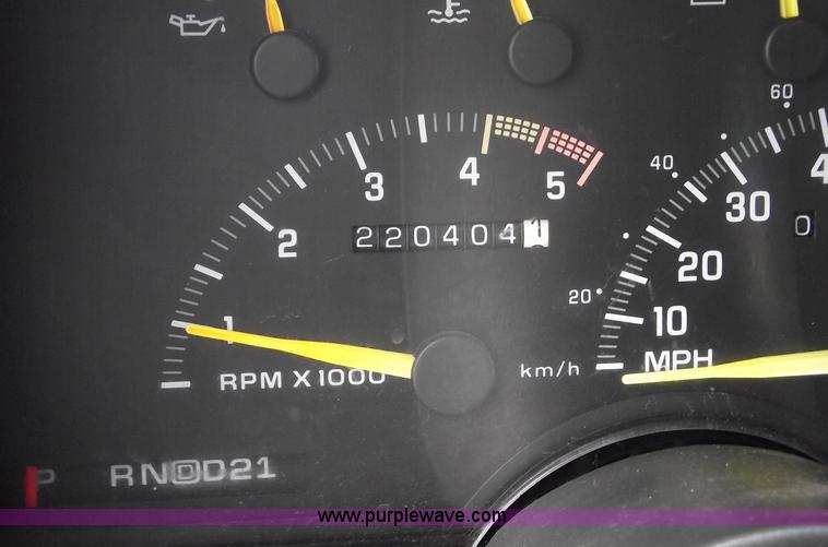 image for item A4232 1992 Chevrolet Suburban 1500 Silverado SUV