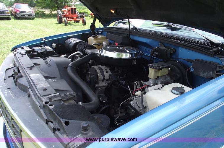 image for item A4232 1992 Chevrolet Suburban 1500 Silverado SUV