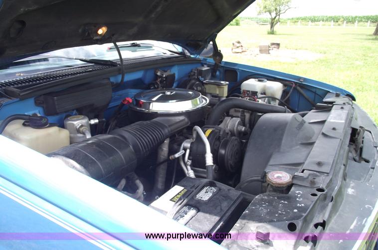 image for item A4232 1992 Chevrolet Suburban 1500 Silverado SUV