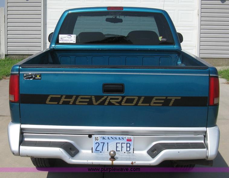 image for item A4295 1994 Chevrolet S10 LS extended cab pickup truck