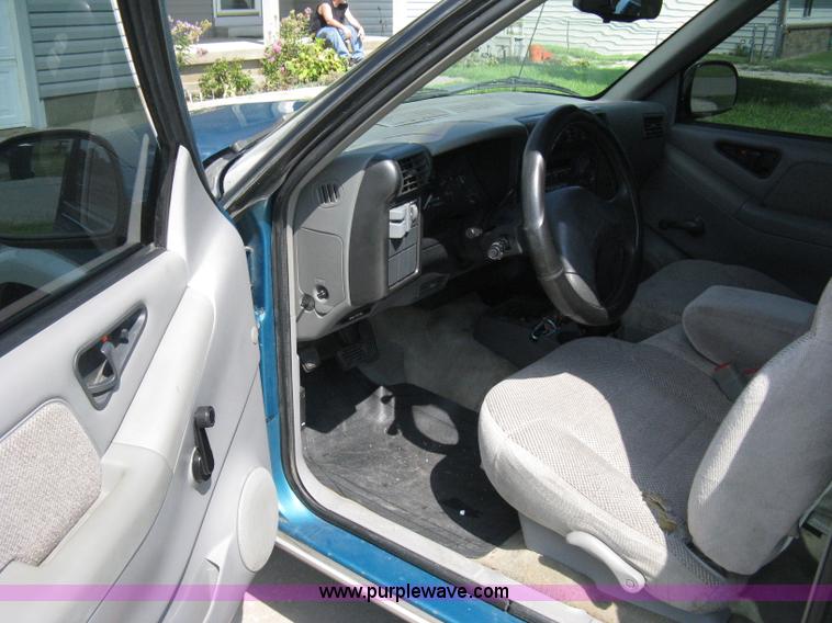 image for item A4295 1994 Chevrolet S10 LS extended cab pickup truck