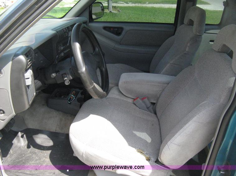 image for item A4295 1994 Chevrolet S10 LS extended cab pickup truck