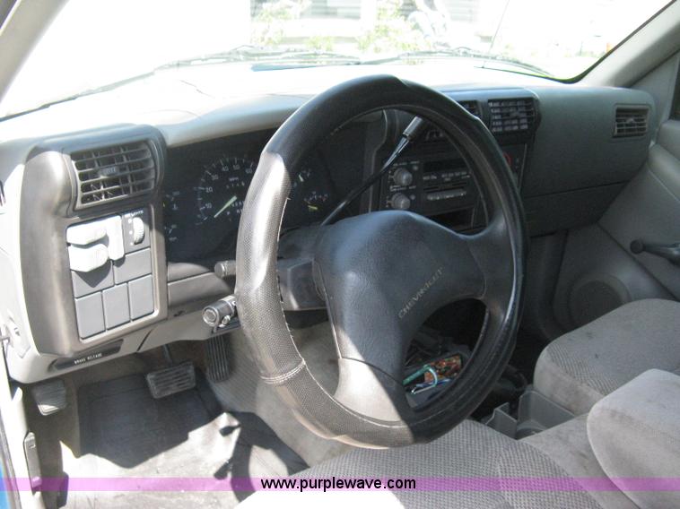 image for item A4295 1994 Chevrolet S10 LS extended cab pickup truck