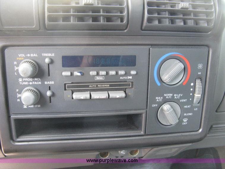 image for item A4295 1994 Chevrolet S10 LS extended cab pickup truck