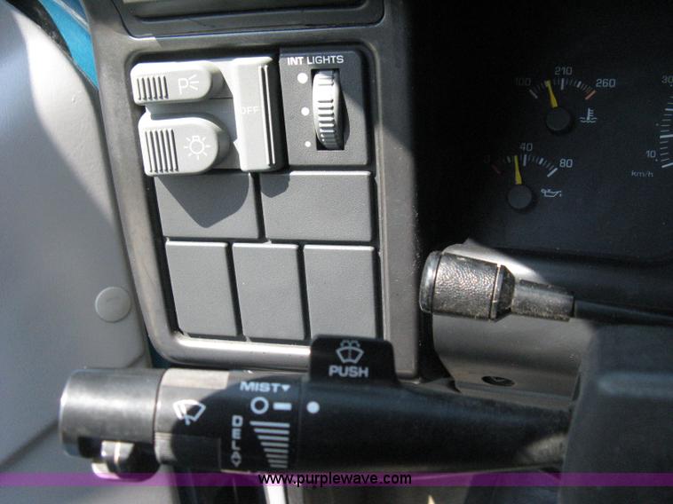 image for item A4295 1994 Chevrolet S10 LS extended cab pickup truck