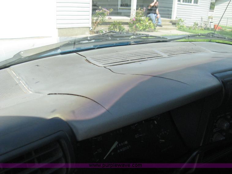 image for item A4295 1994 Chevrolet S10 LS extended cab pickup truck