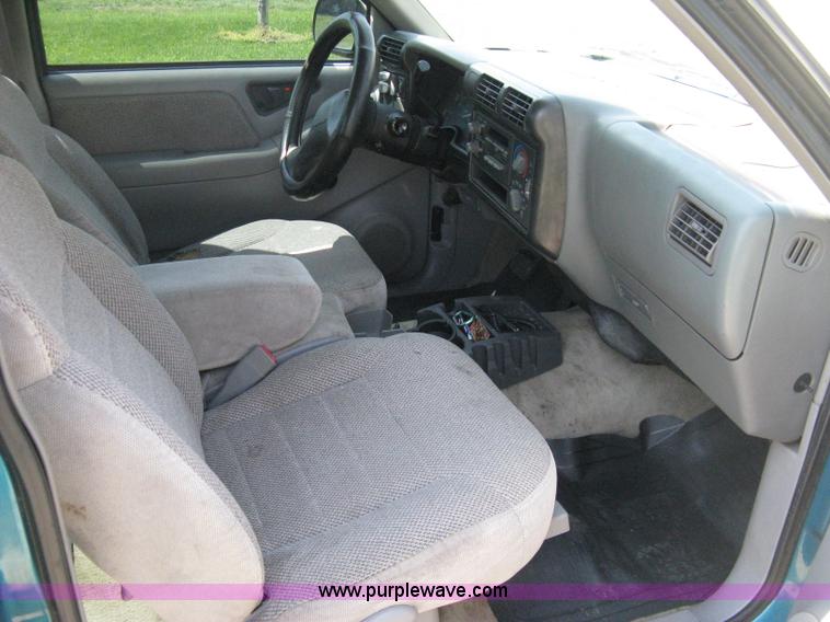 image for item A4295 1994 Chevrolet S10 LS extended cab pickup truck