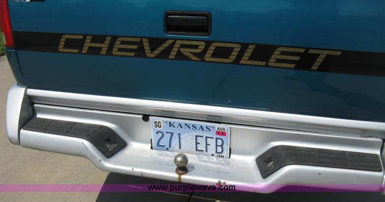 image for item A4295 1994 Chevrolet S10 LS extended cab pickup truck