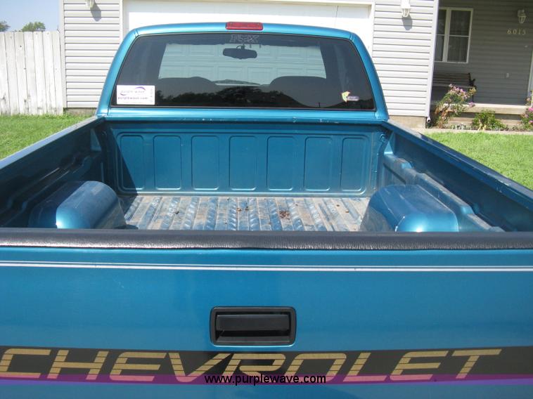 image for item A4295 1994 Chevrolet S10 LS extended cab pickup truck