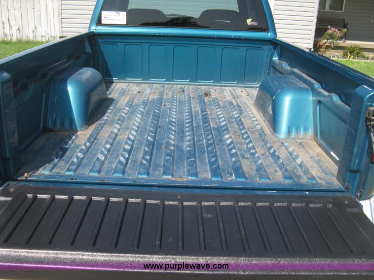 image for item A4295 1994 Chevrolet S10 LS extended cab pickup truck