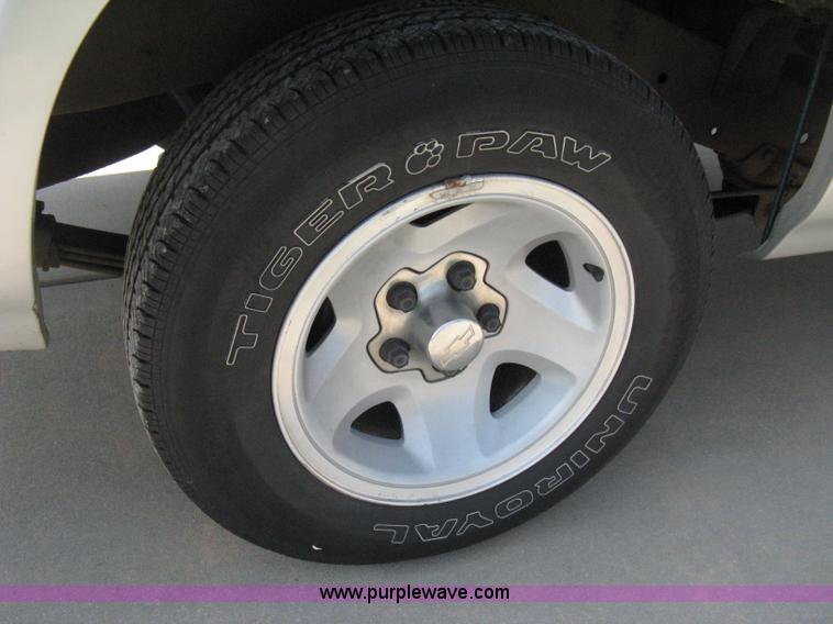 image for item A4295 1994 Chevrolet S10 LS extended cab pickup truck