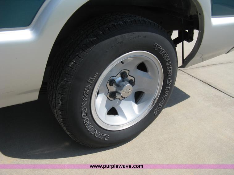 image for item A4295 1994 Chevrolet S10 LS extended cab pickup truck