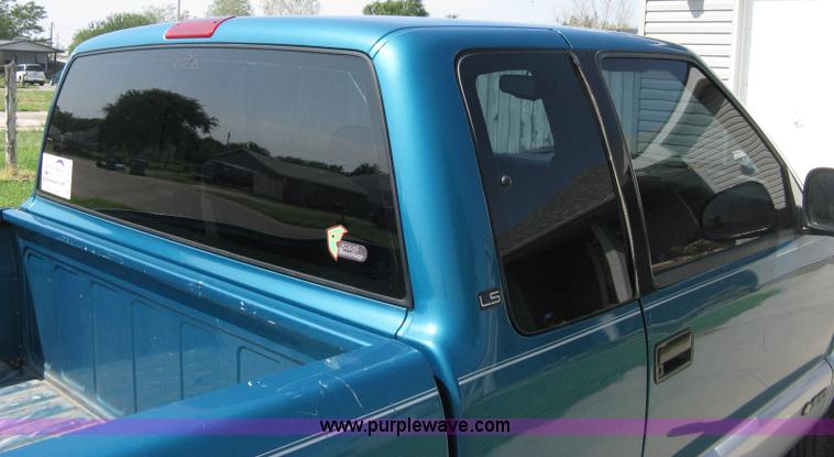 image for item A4295 1994 Chevrolet S10 LS extended cab pickup truck
