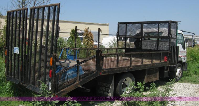 image for item A4297 2006 Ford LCF L45 flatbed utility truck