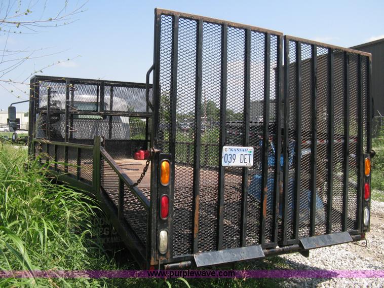 image for item A4297 2006 Ford LCF L45 flatbed utility truck