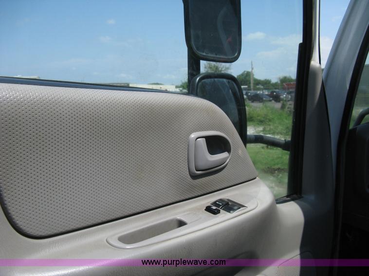 image for item A4297 2006 Ford LCF L45 flatbed utility truck