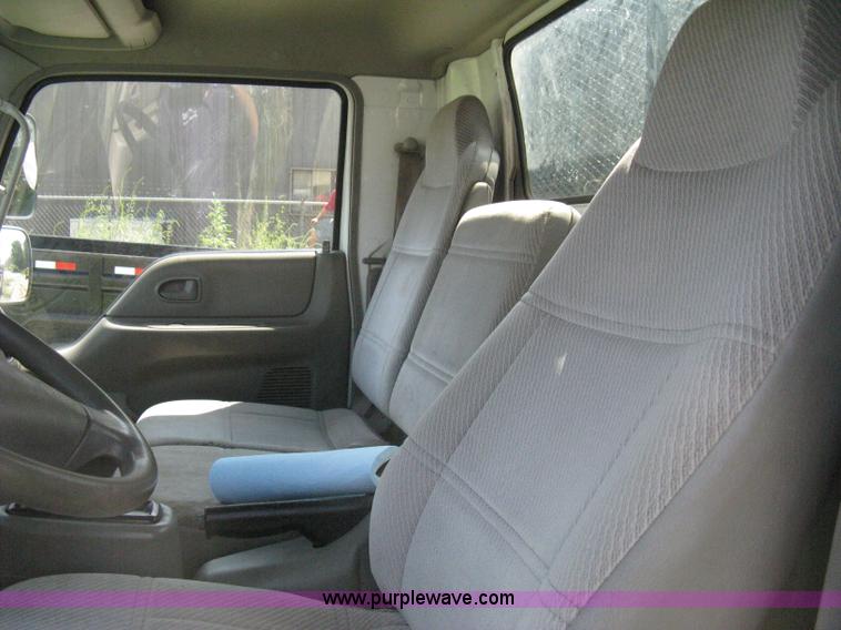 image for item A4297 2006 Ford LCF L45 flatbed utility truck