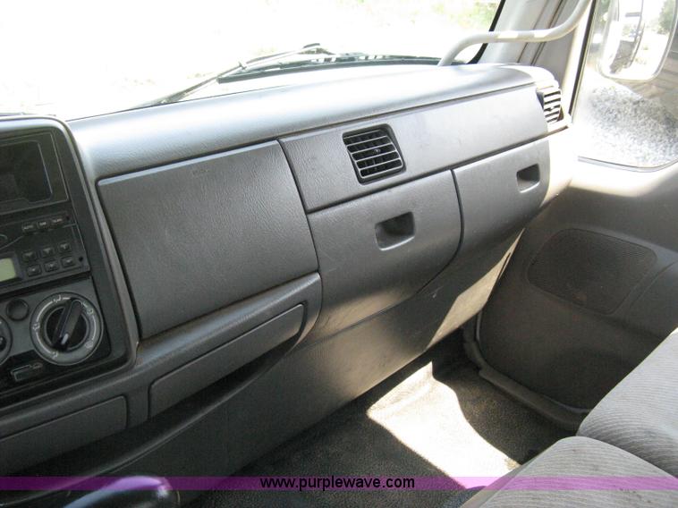 image for item A4297 2006 Ford LCF L45 flatbed utility truck