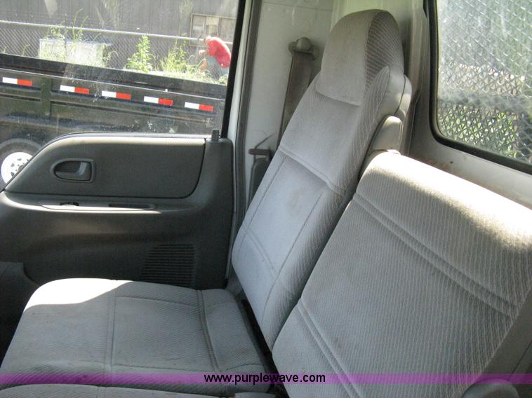 image for item A4297 2006 Ford LCF L45 flatbed utility truck