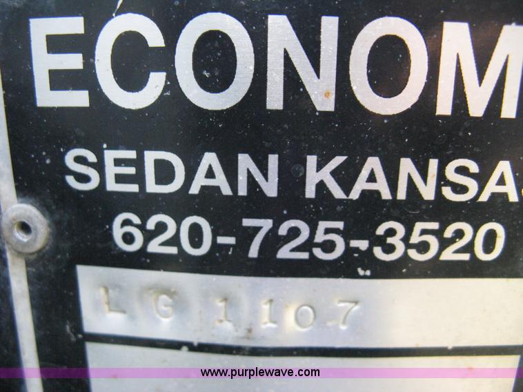 image for item A4297 2006 Ford LCF L45 flatbed utility truck