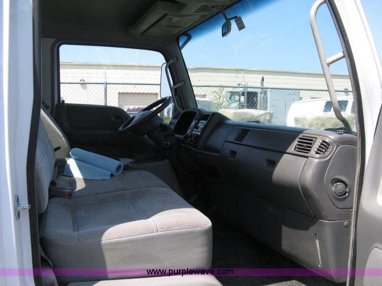 image for item A4297 2006 Ford LCF L45 flatbed utility truck