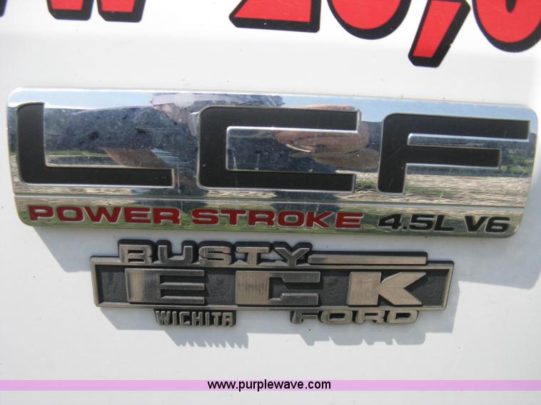 image for item A4297 2006 Ford LCF L45 flatbed utility truck