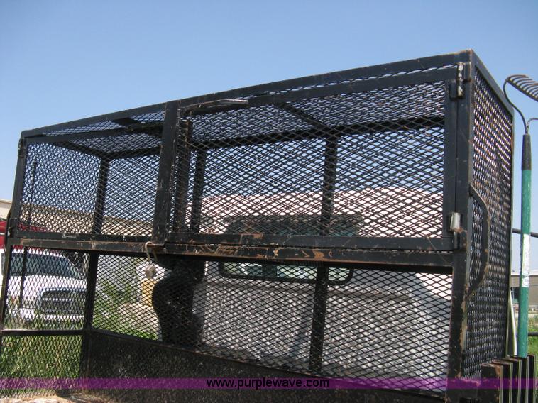 image for item A4297 2006 Ford LCF L45 flatbed utility truck