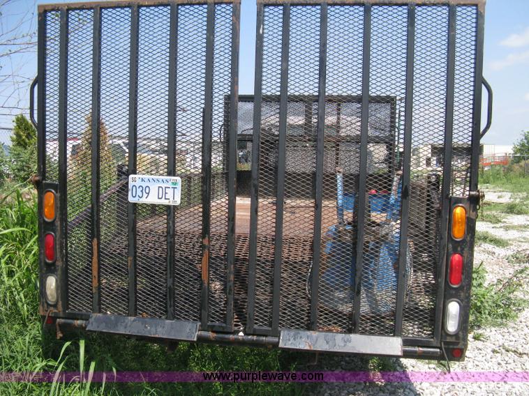 image for item A4297 2006 Ford LCF L45 flatbed utility truck